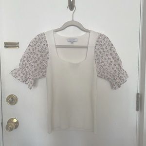 Moodie ribbed, puff sleeve top. Size small